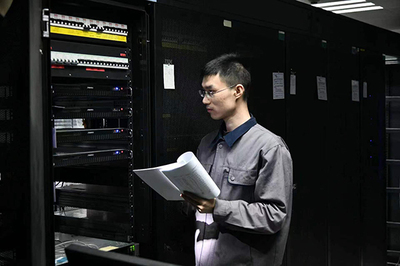 無懼挑戰(zhàn)的網(wǎng)絡(luò)安全衛(wèi)士——記全國五一勞動獎?wù)芦@得者王堯的網(wǎng)絡(luò)技術(shù)研究